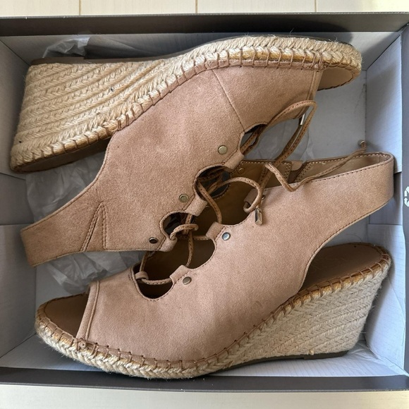 NWT GUESS brand wedges - Picture 4 of 5